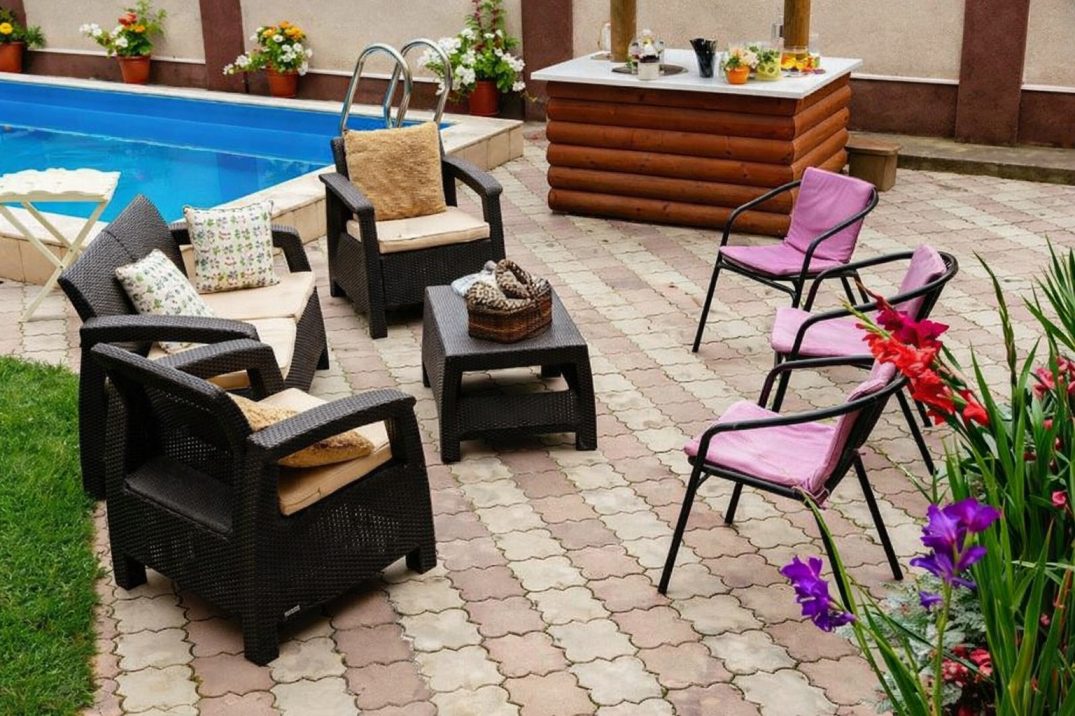 Paver patio built by hardscape contractor in Kansas City MO