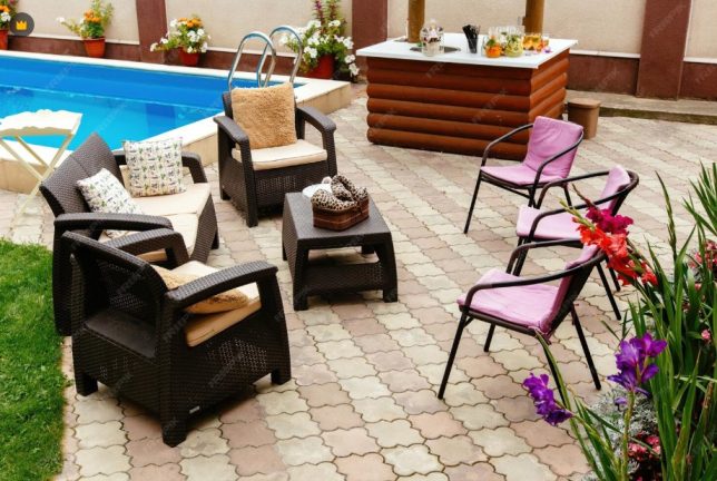 Paver patio built by hardscape contractor in Kansas City MO